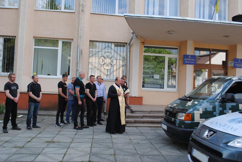 На потреби бійців-земляків двох рот відправили автомобілі