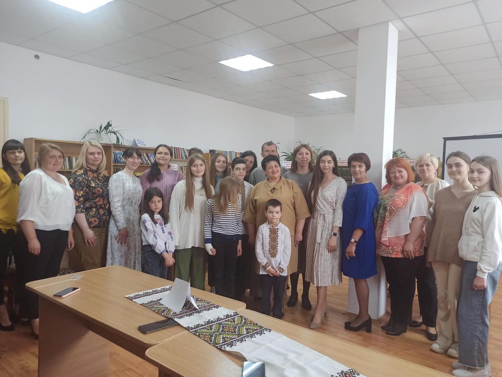 У Рогатинській бібліотеці відбулось свято пошанування і спілкування родин рогатинців та вимушених переселенців