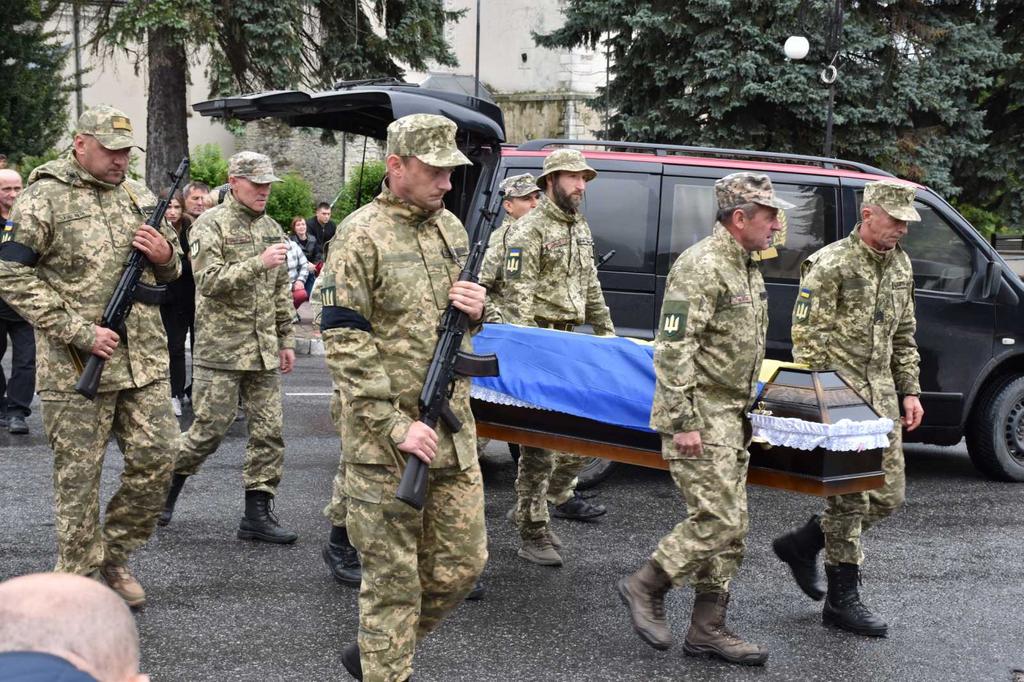 Рогатинська громада зустріла загиблого воїна