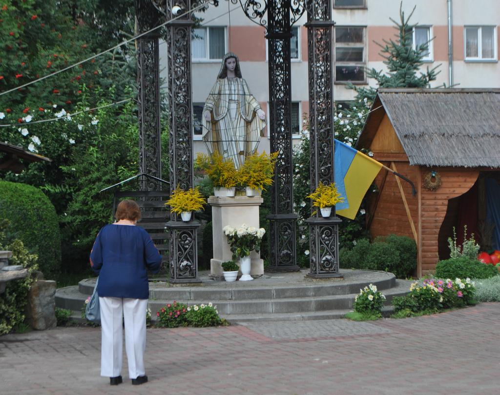 Громада  в молитві за Україну