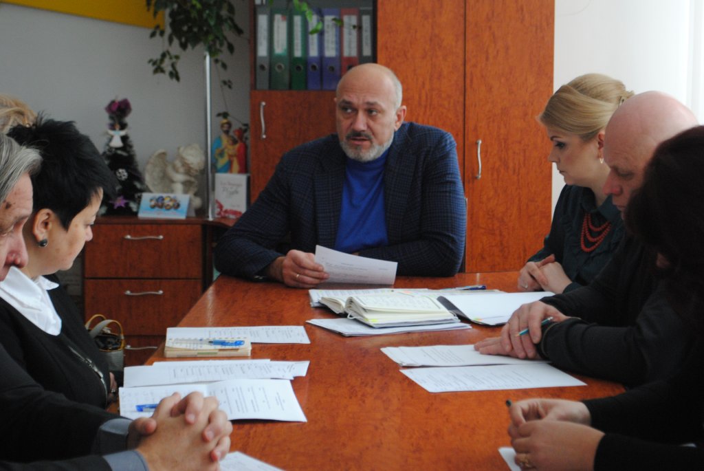 «Стометрівка» Рогатина здивує парадом вертепів