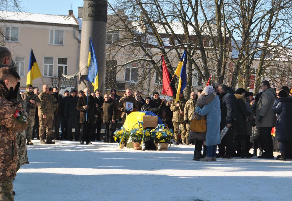 Рогатинська громада  прощається з воїном - Богданом Романчуком