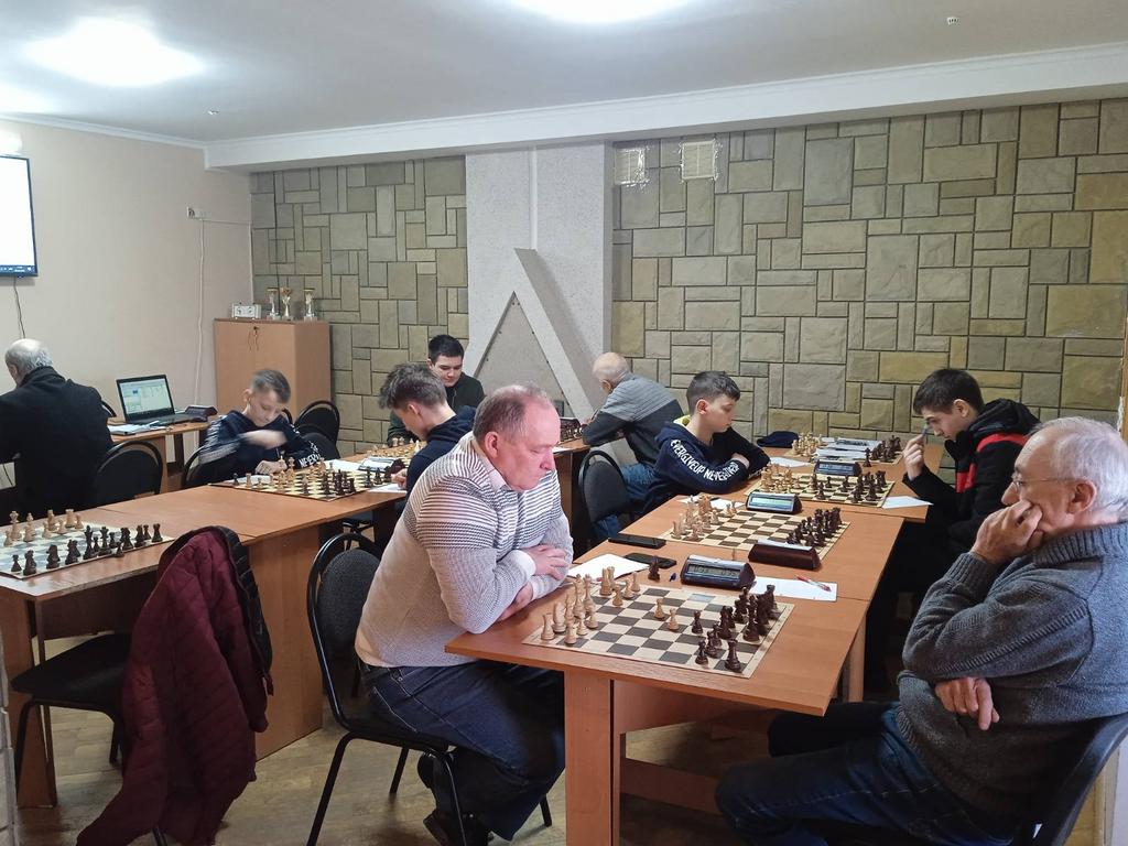 Після 6 турів у чемпіонаті громади  лідирує Вадим Челядин