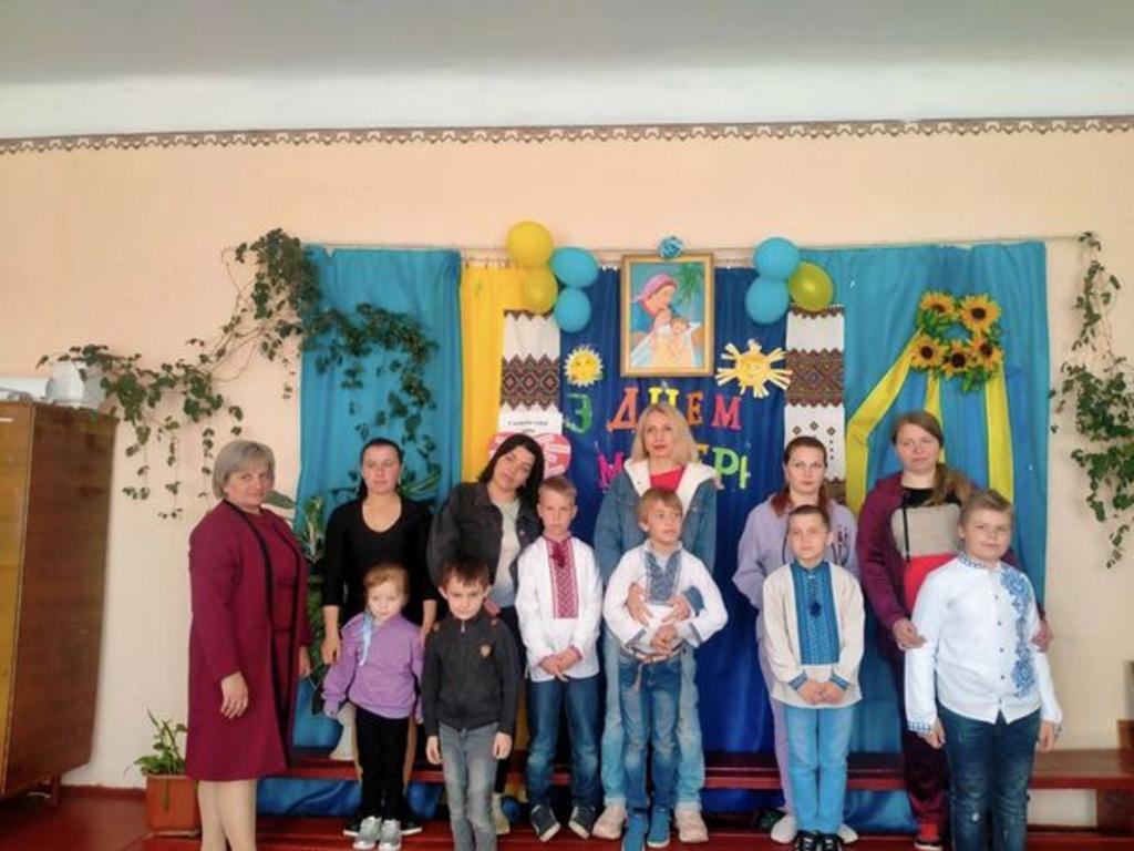 ФОТОРЕПОРТАЖ ЗІ СТАРОСТИНСЬКИХ ОКРУГІВ: День матері у Рогатинській громаді 