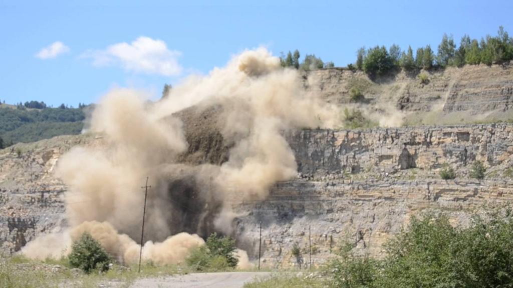 Без паніки: сьогодні на території громади лунатимуть вибухи на кар’єрі