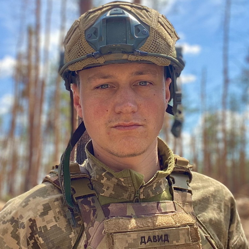 Давидові вірші. Поет-військовий Артур Дронь пише про те, що в бійців всередині