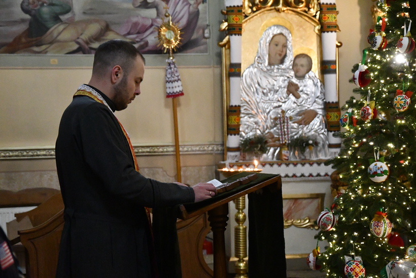 Молитовно вшанували Героїв Крут