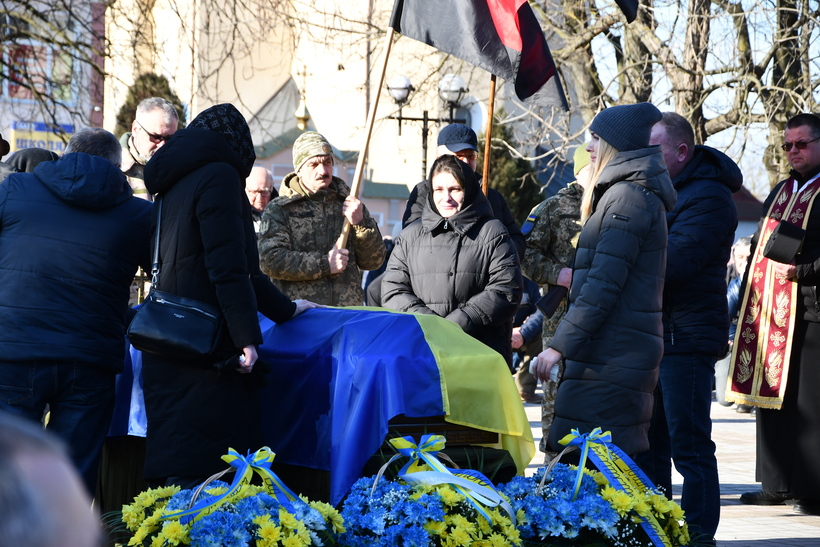 Рогатинська громада провела в останню дорогу  загиблого Воїна - Михайла Дробницького 