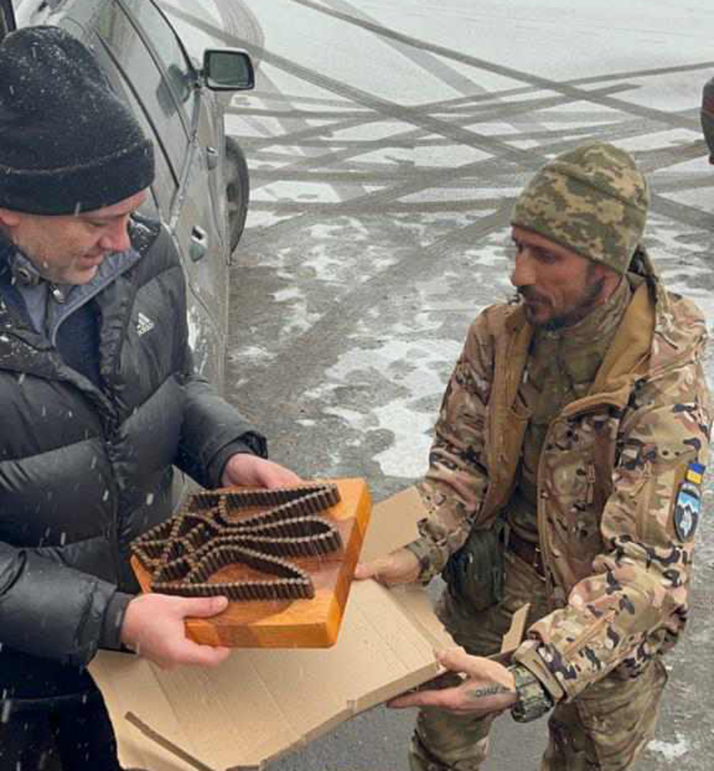 Герб із гільз, терикони і море людської підтримки: звіт з чергової поїздка на фронт