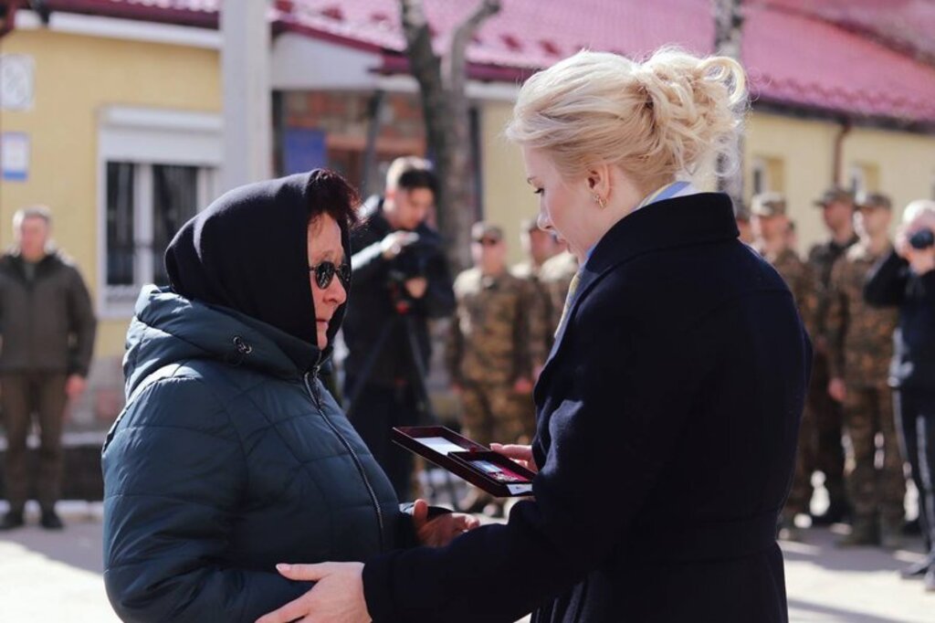  Посмертний орден сина  отримала мати 