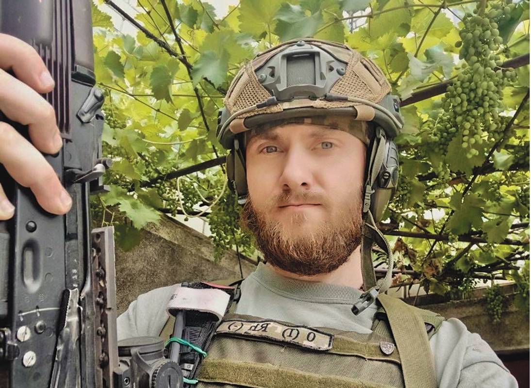 “Син щодня цілує фотографію батька”. Пам'яті загиблого захисника Богдана Романчука 