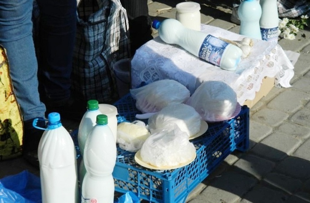 Оминайте місця  стихійної торгівлі