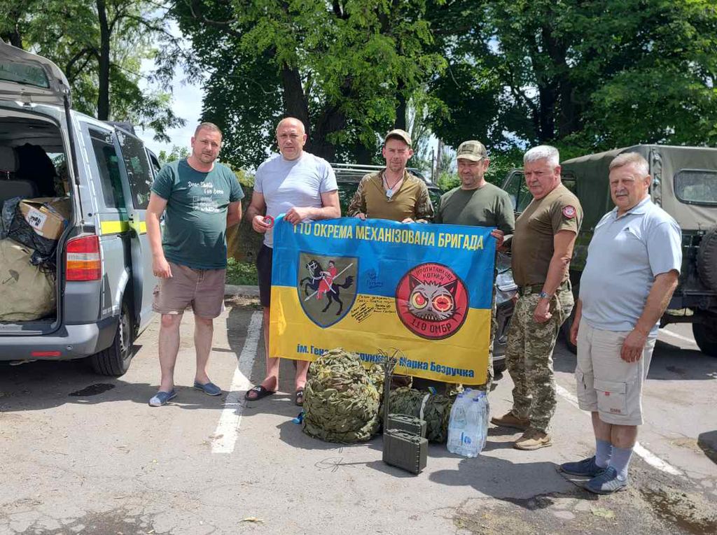 Пів сотні дронів та РЕБи: черговий візит до своїх