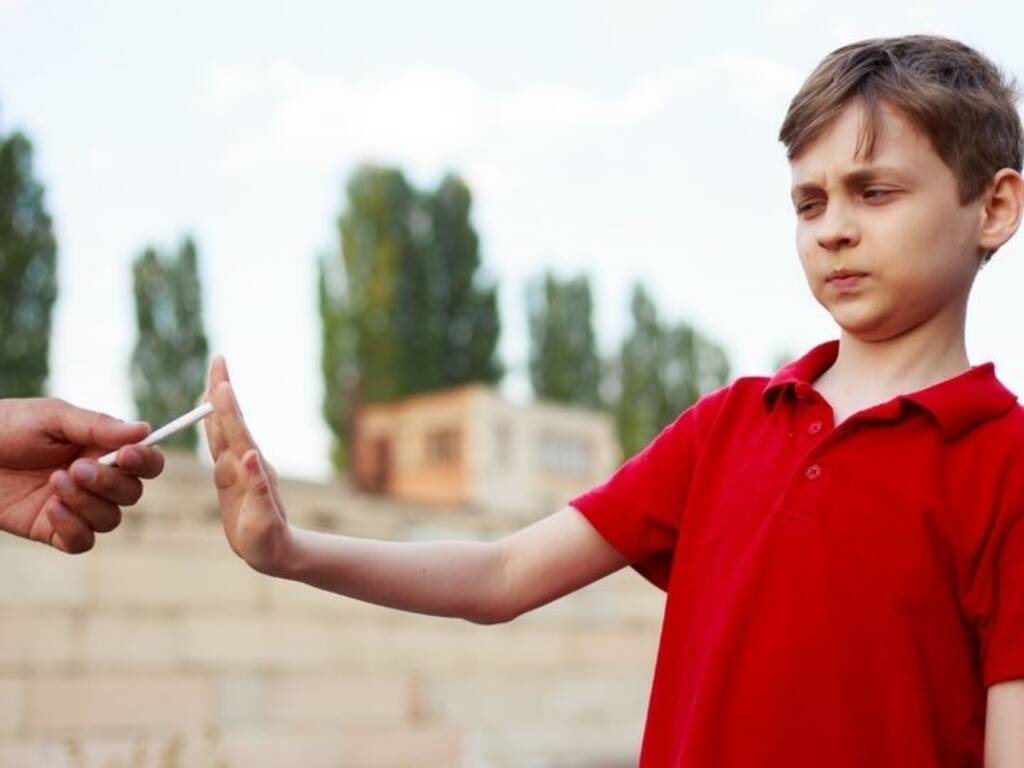 Куріння на території навчальних закладів заборонено