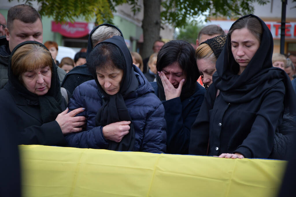  Рогатинська громада у скорботі прощається  Героєм 