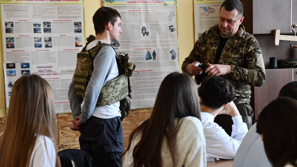 Знання, які рятують: урок мужності та патріотизму від військових для учнів