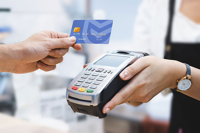 Знай свої права: чи споживач має право вимагати від продавця оплату за товар чи послуги безготівковим рахунком