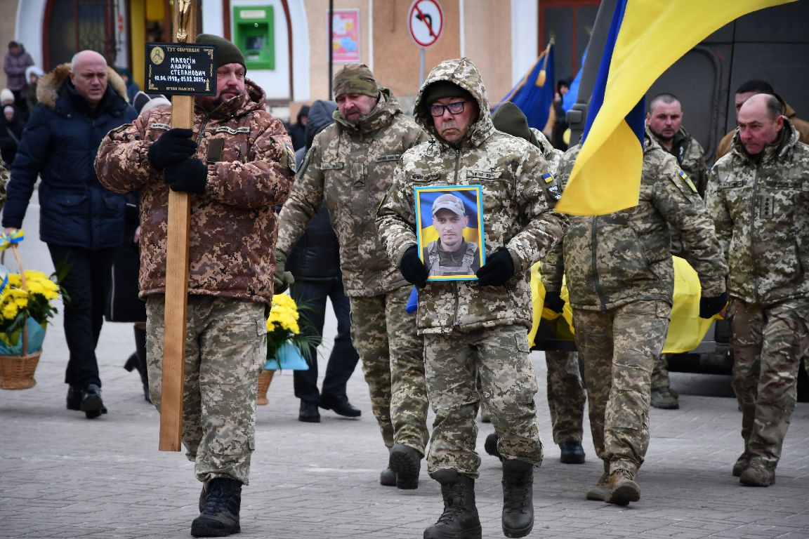 Громада зустрічає  Героя в останню дорогу – з гідністю, вдячністю і невимовним болем.
