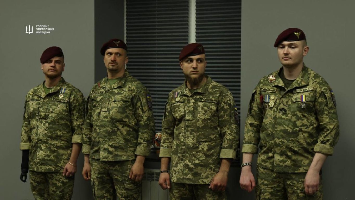 Десантники, які творять історію: начальник Головного управління розвідки Міноборони Кирило Буданов відзначив нашого земляка