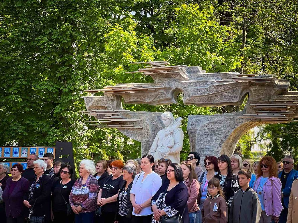 Знову лунає Дзвін пам’яті на Прикарпатті